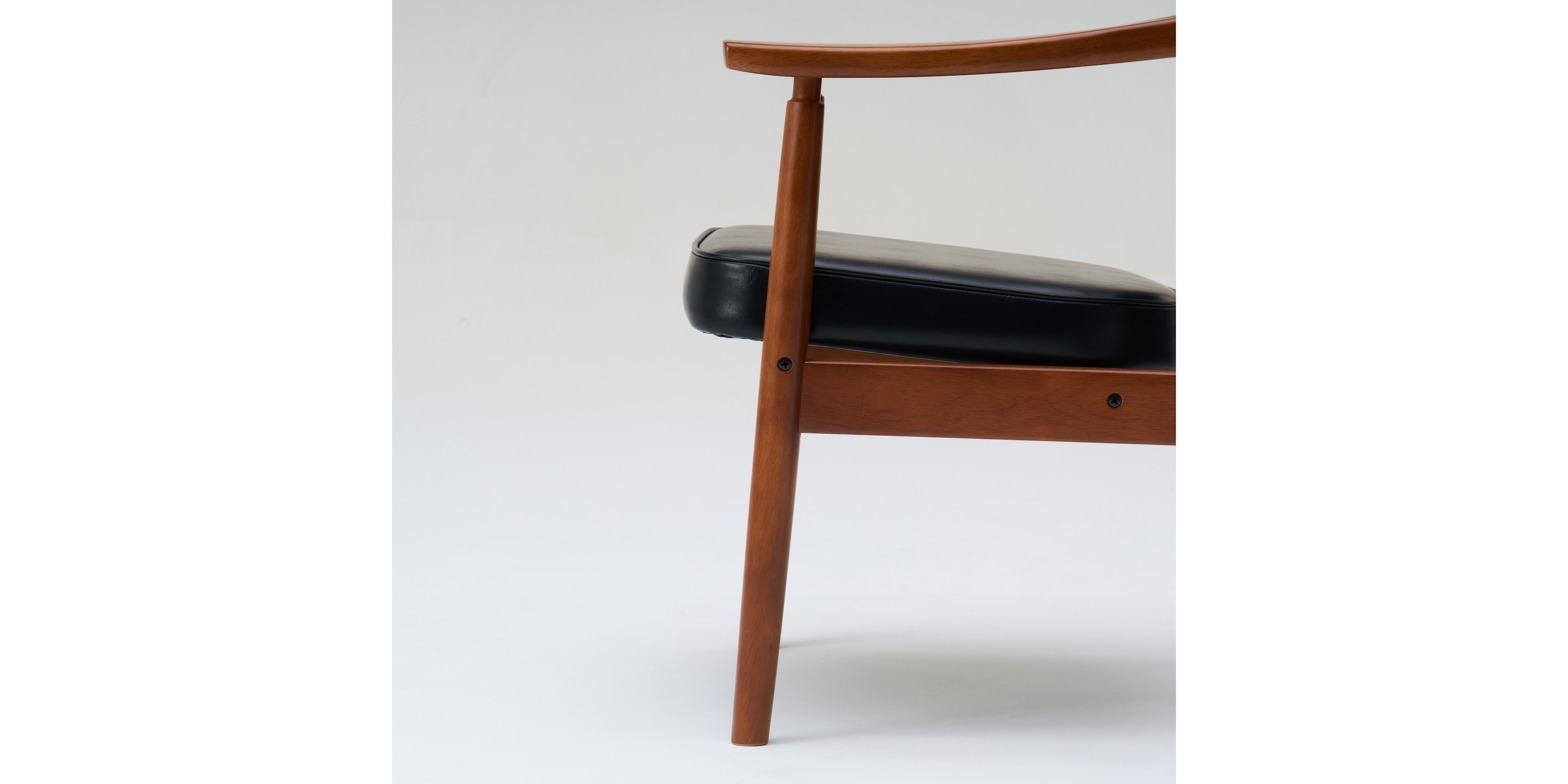 カリモク60 Dチェア・スタンダードブラック | D&DEPARTMENT