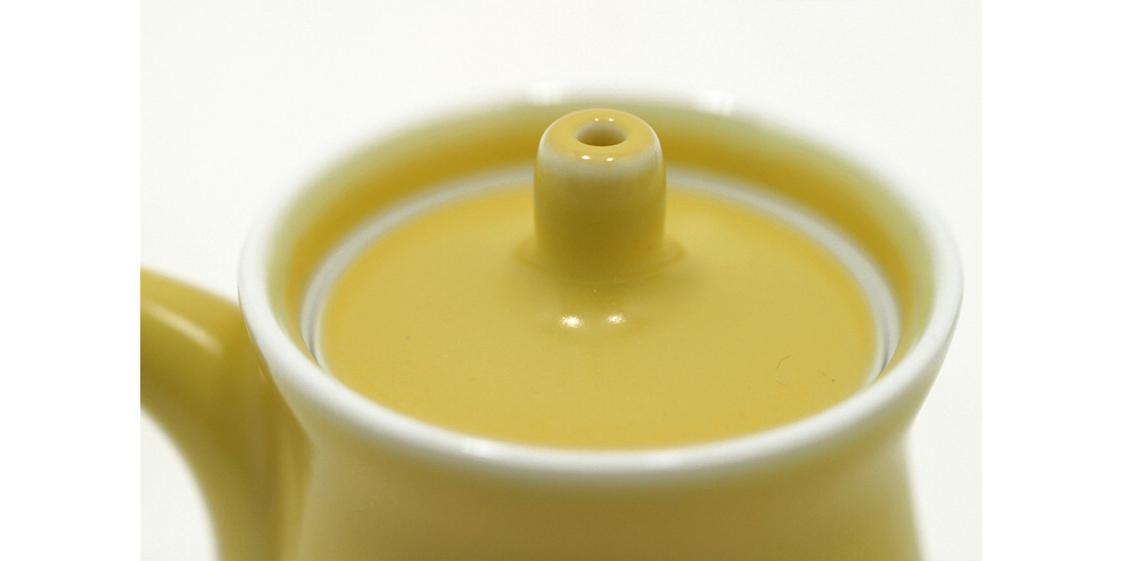 専用　黄釉蓋物　「大清乾隆年製」　幅約9.5㎝　タサニ　東さ7-0428① 専用 黄釉蓋物 「大清乾隆年製」 幅約9.5㎝ タサニ 東さ