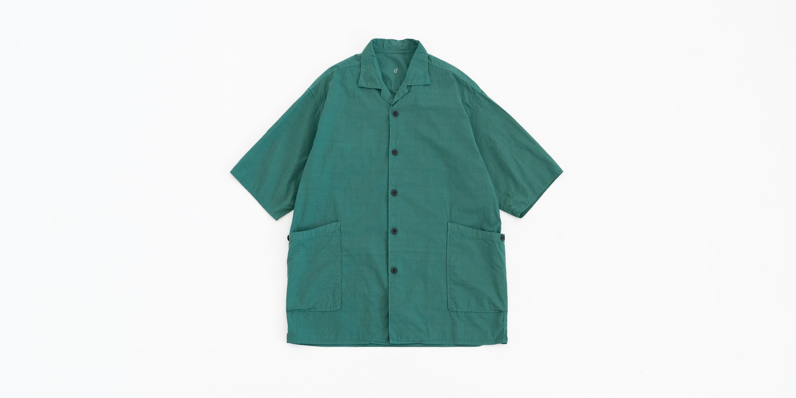 【コンビニ受取対応商品】 d WEAR D&DEPARTMENT | グリーン・M サイドポケットシャツ・塩縮加工 トップス