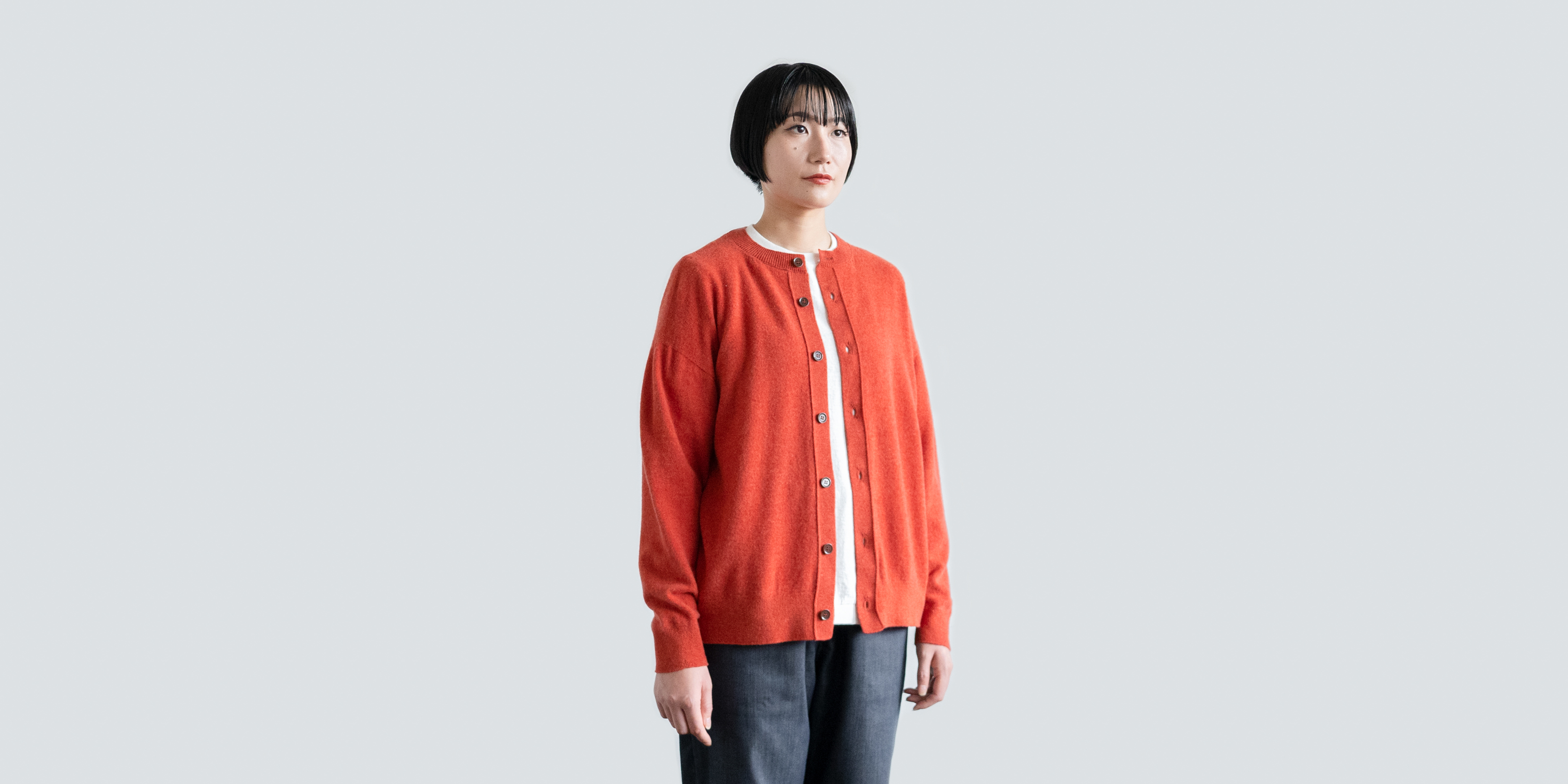 d WEAR クルーネック ウールカーディガン・バーミリオン・L | D&DEPARTMENT