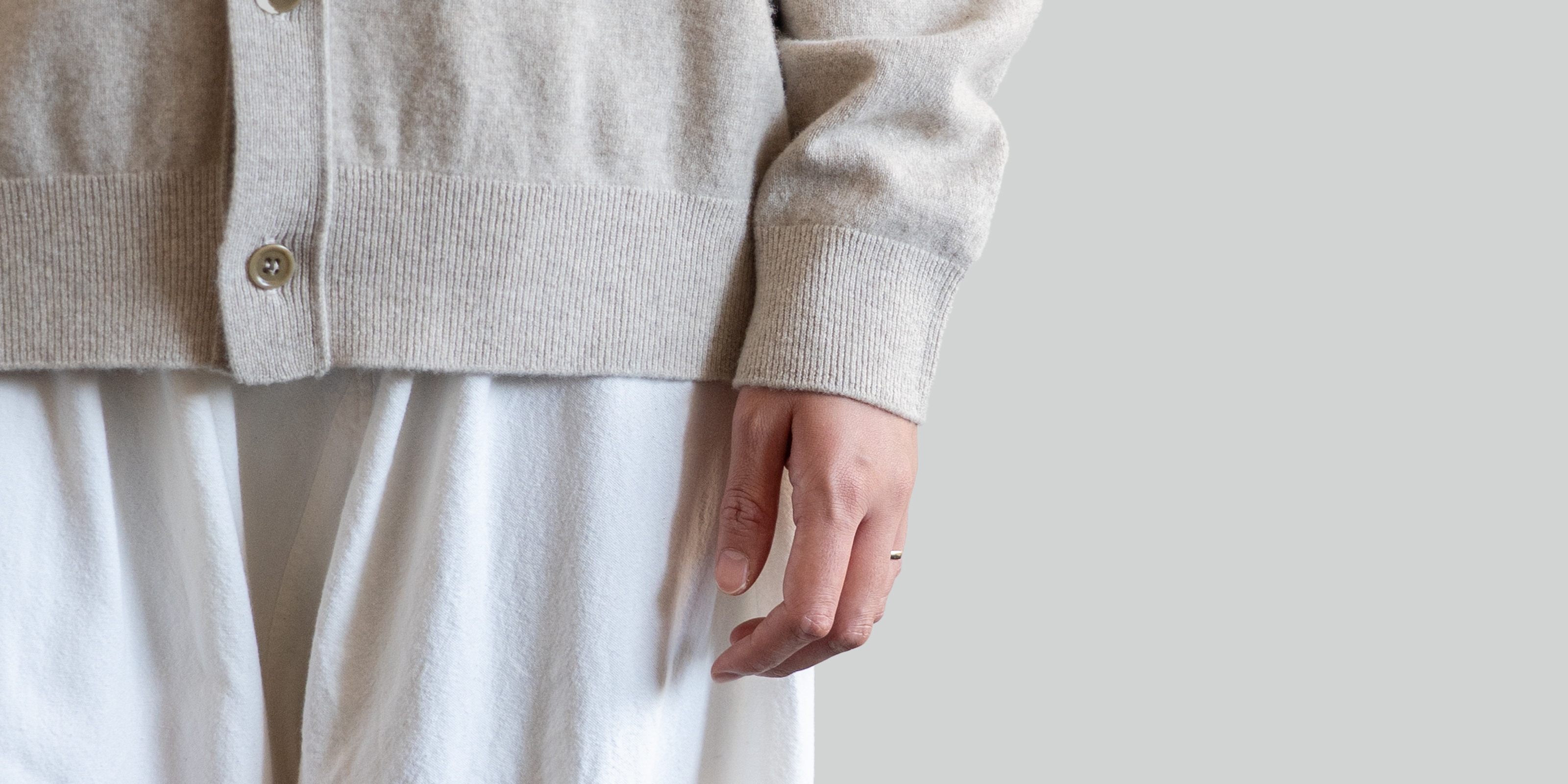 d WEAR クルーネック ウールカーディガン・グレーベージュ・S