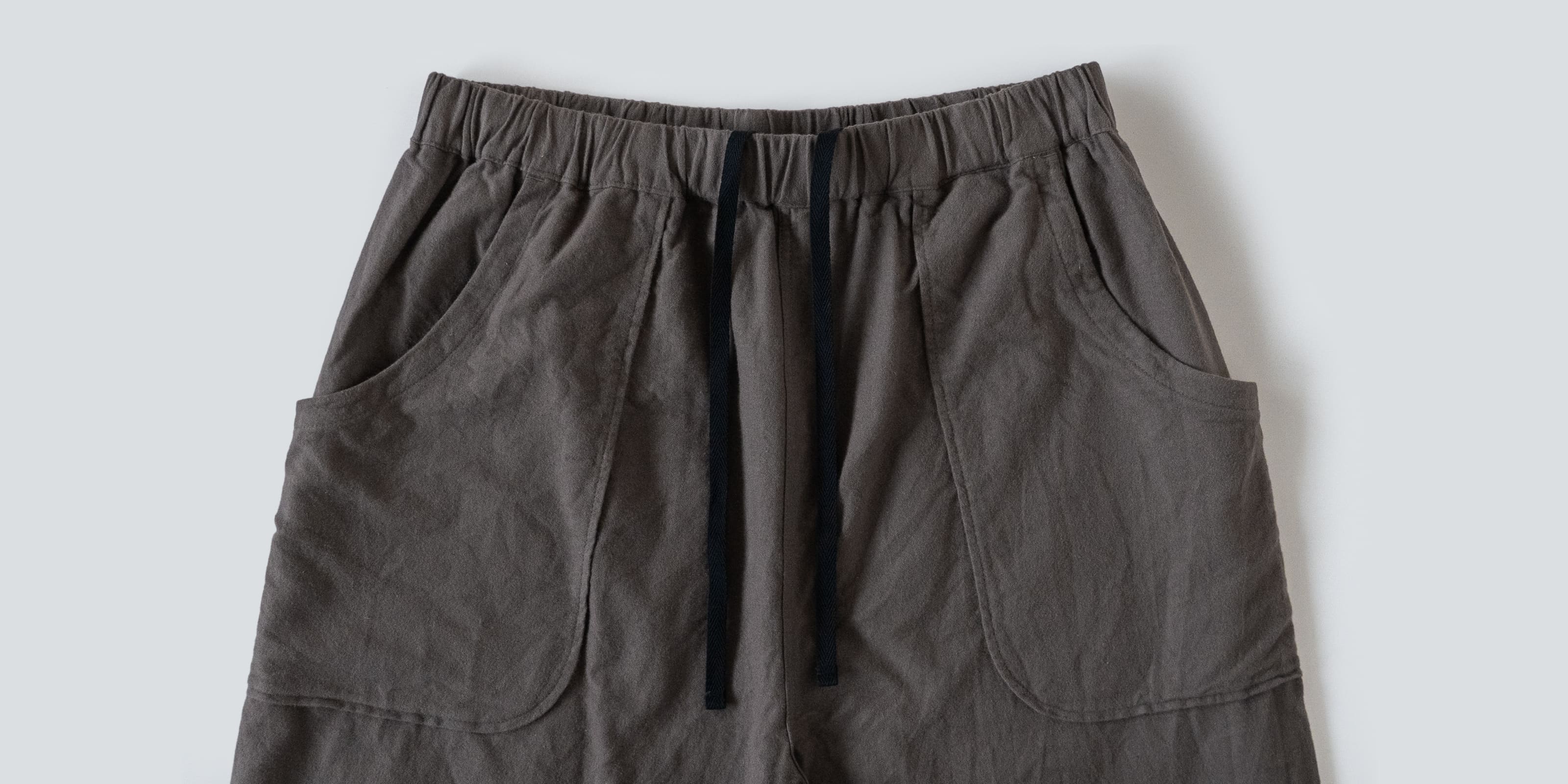 グレー ストレッチパンツ サイドポケット付き グレー ストレッチパンツ サイドポケット付き