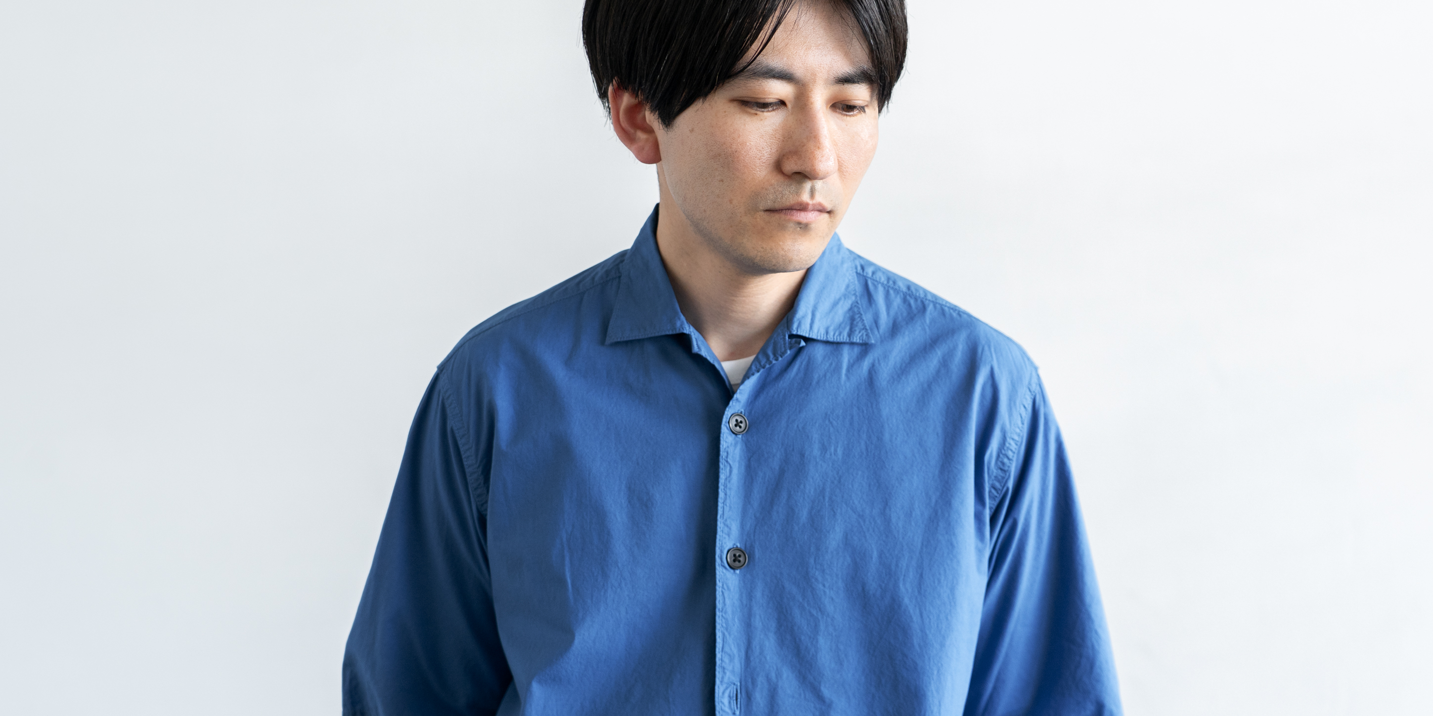 d WEAR サイドポケットシャツ・塩縮加工 ブライトブルー・L | D&DEPARTMENT