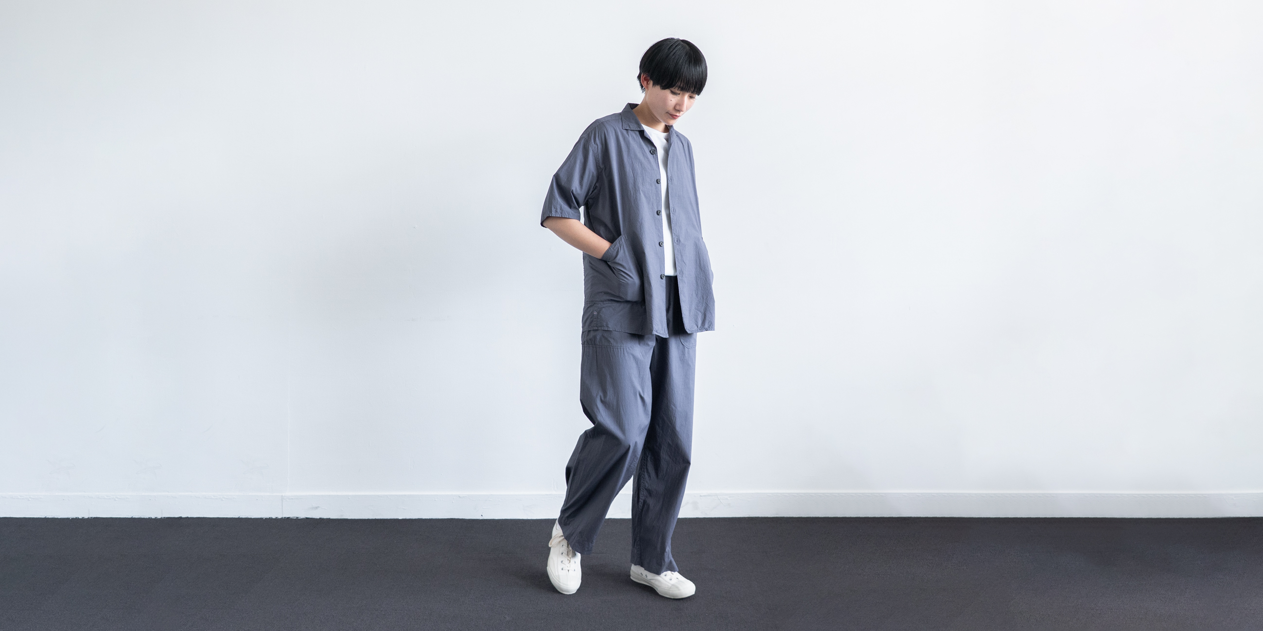 d WEAR サイドポケットシャツ・塩縮加工 グレー・M | D&DEPARTMENT