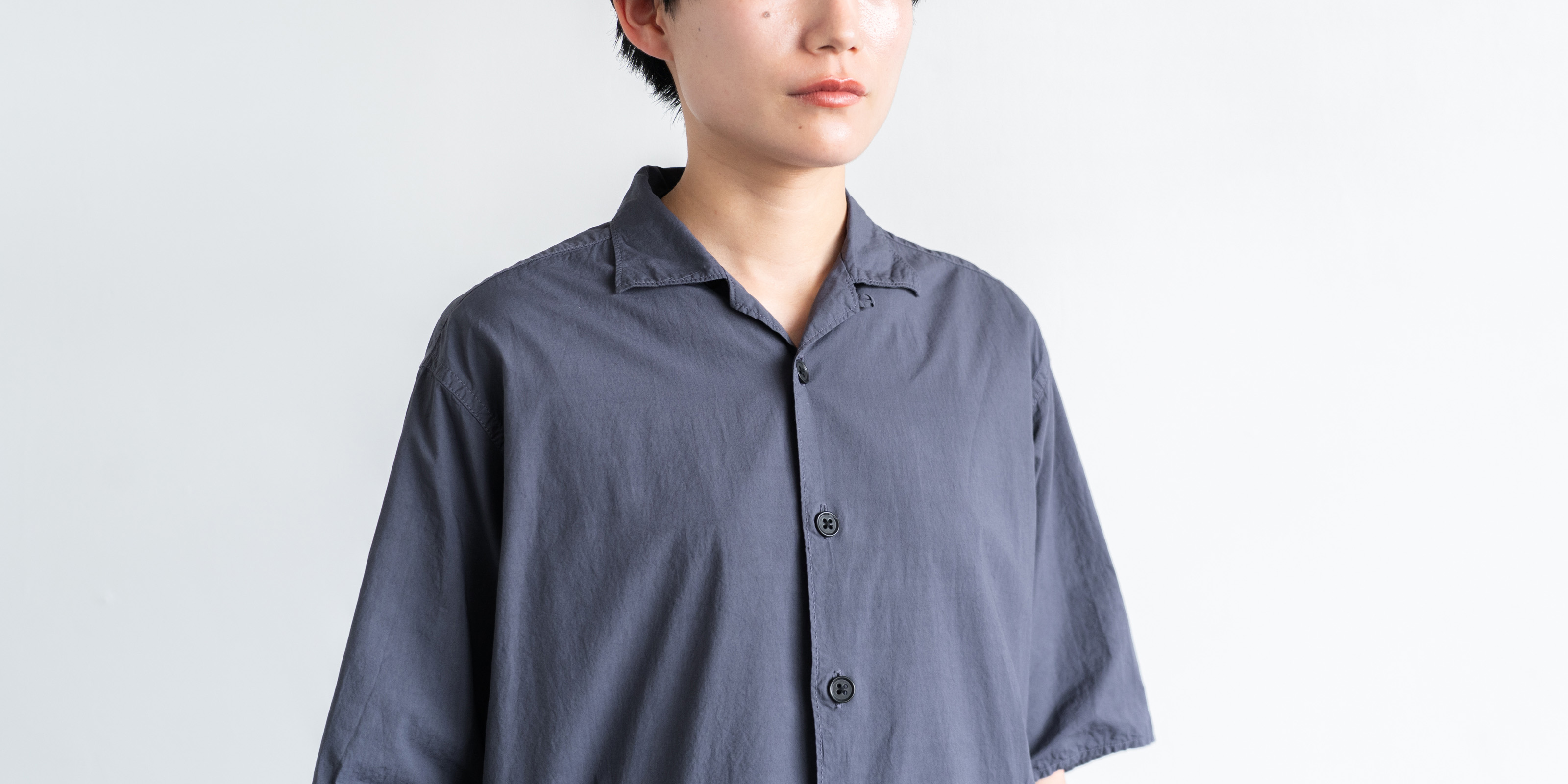 d WEAR サイドポケットシャツ・塩縮加工 グレー・M | D&DEPARTMENT