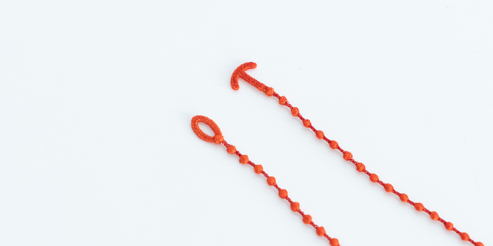 トリプル オゥ・ネックレス・ナノスフィア・スカーレット | D&DEPARTMENT