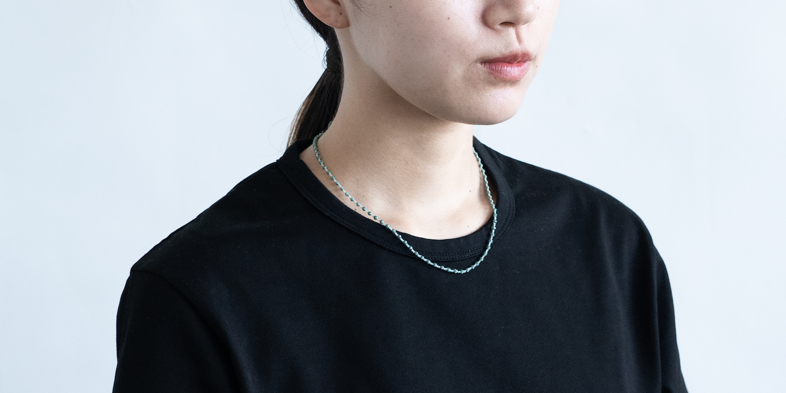 トリプル オゥ・ネックレス・ナノスフィア・セイジグリーン | D&DEPARTMENT