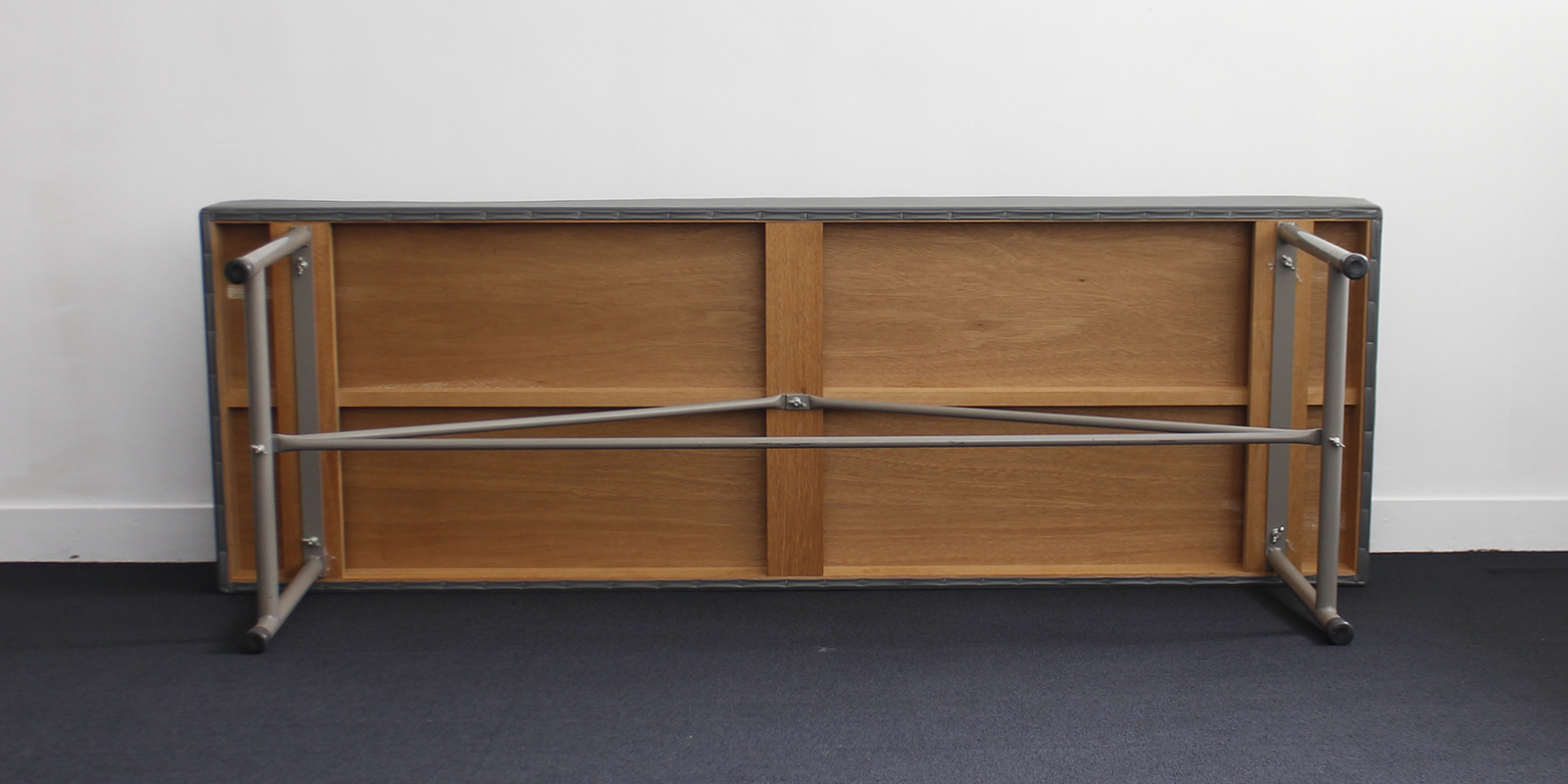 sold out】診察台・グレー（USED） | D&DEPARTMENT