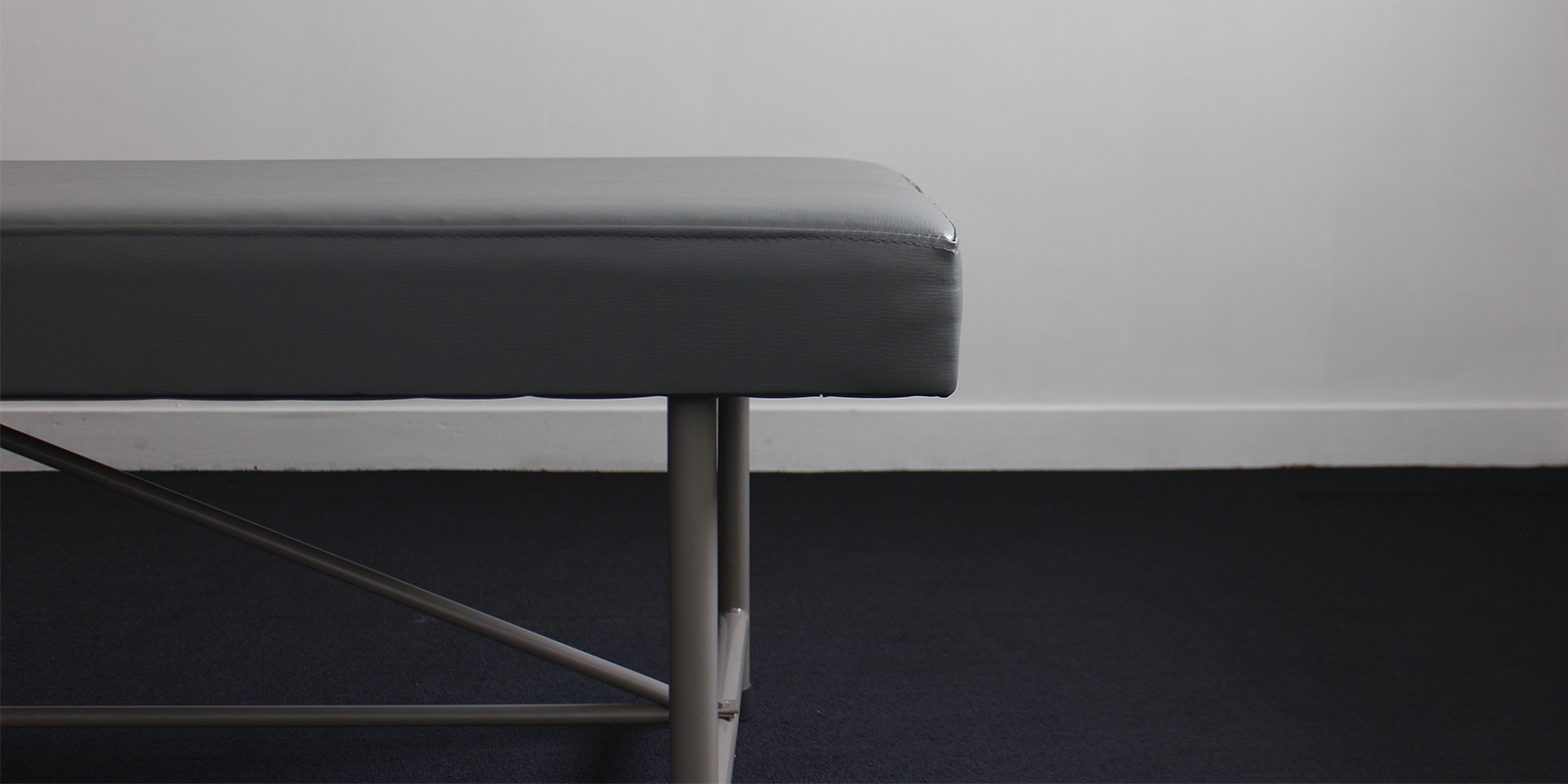 sold out】診察台・グレー（USED） | D&DEPARTMENT