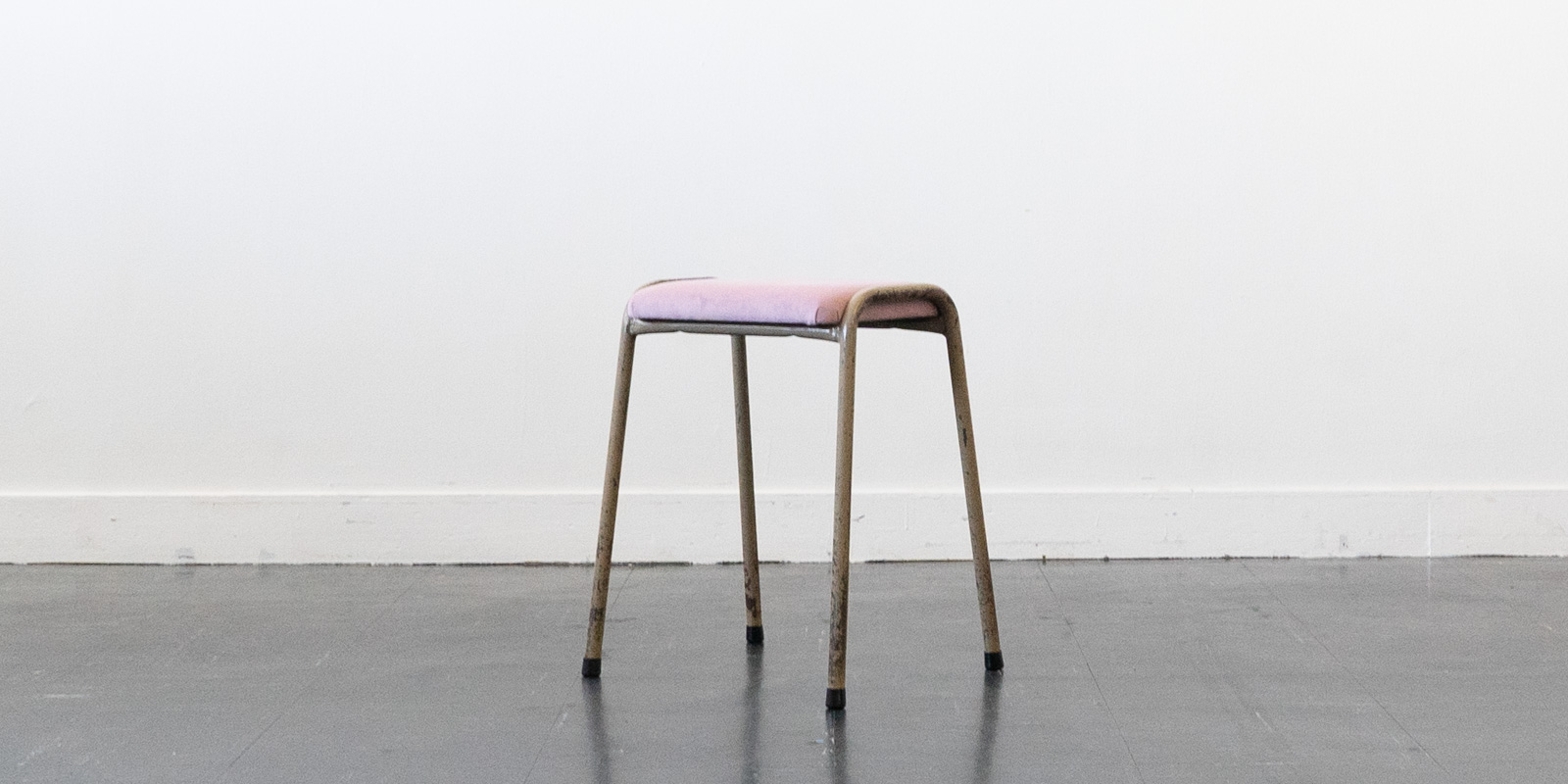 ミシンスツール・ピンク（USED） | D&DEPARTMENT
