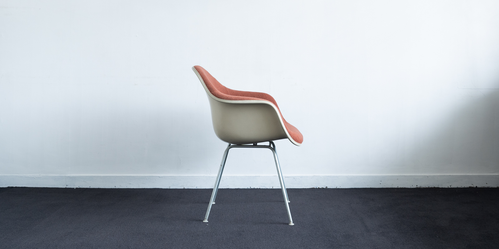ハーマンミラー アームシェルチェア ファブリック （Eames