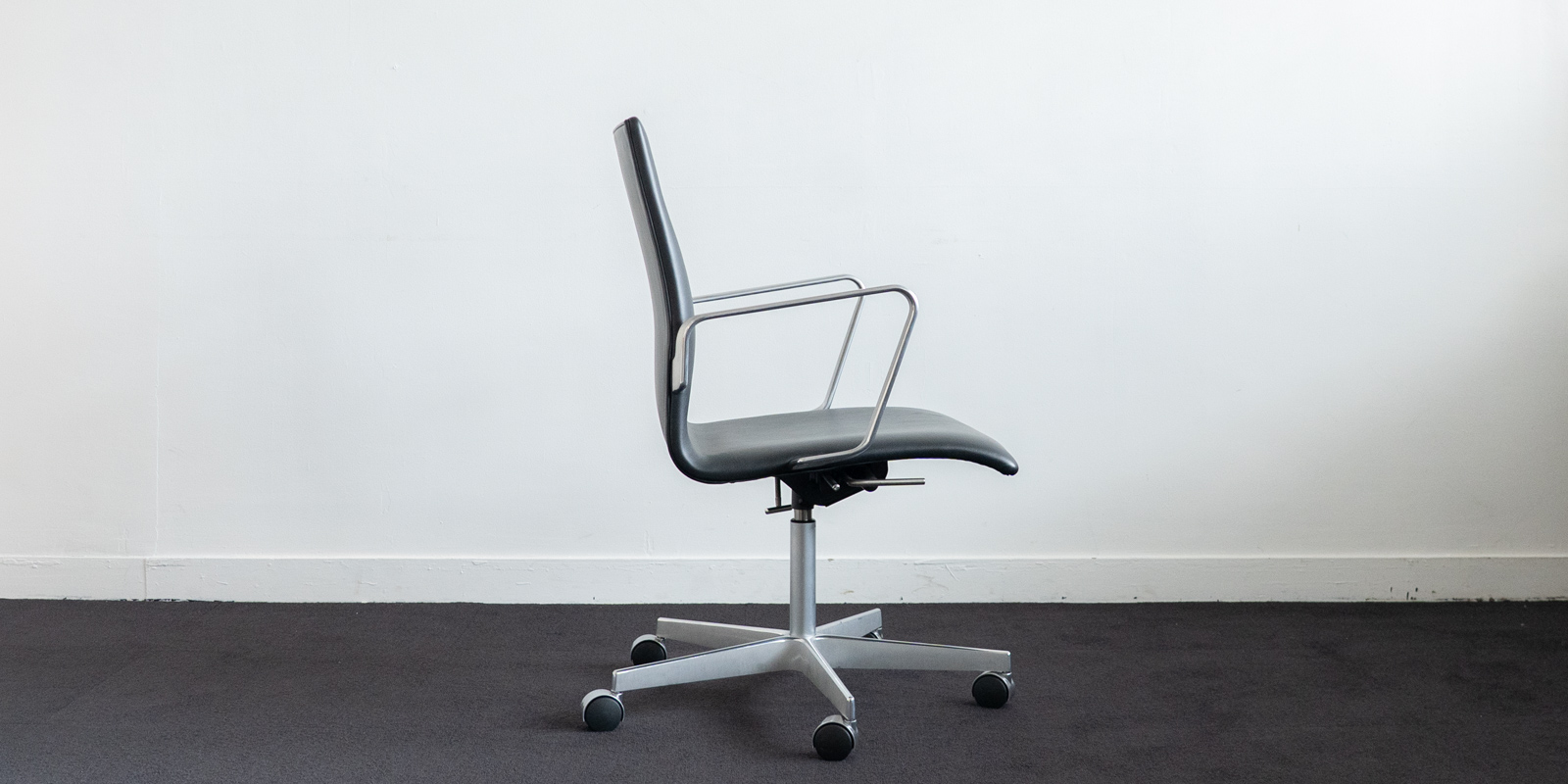 フリッツハンセン　椅子 FRITZ HANSEN(フリッツ・ハンセン)EGG CHAIR フットスツール