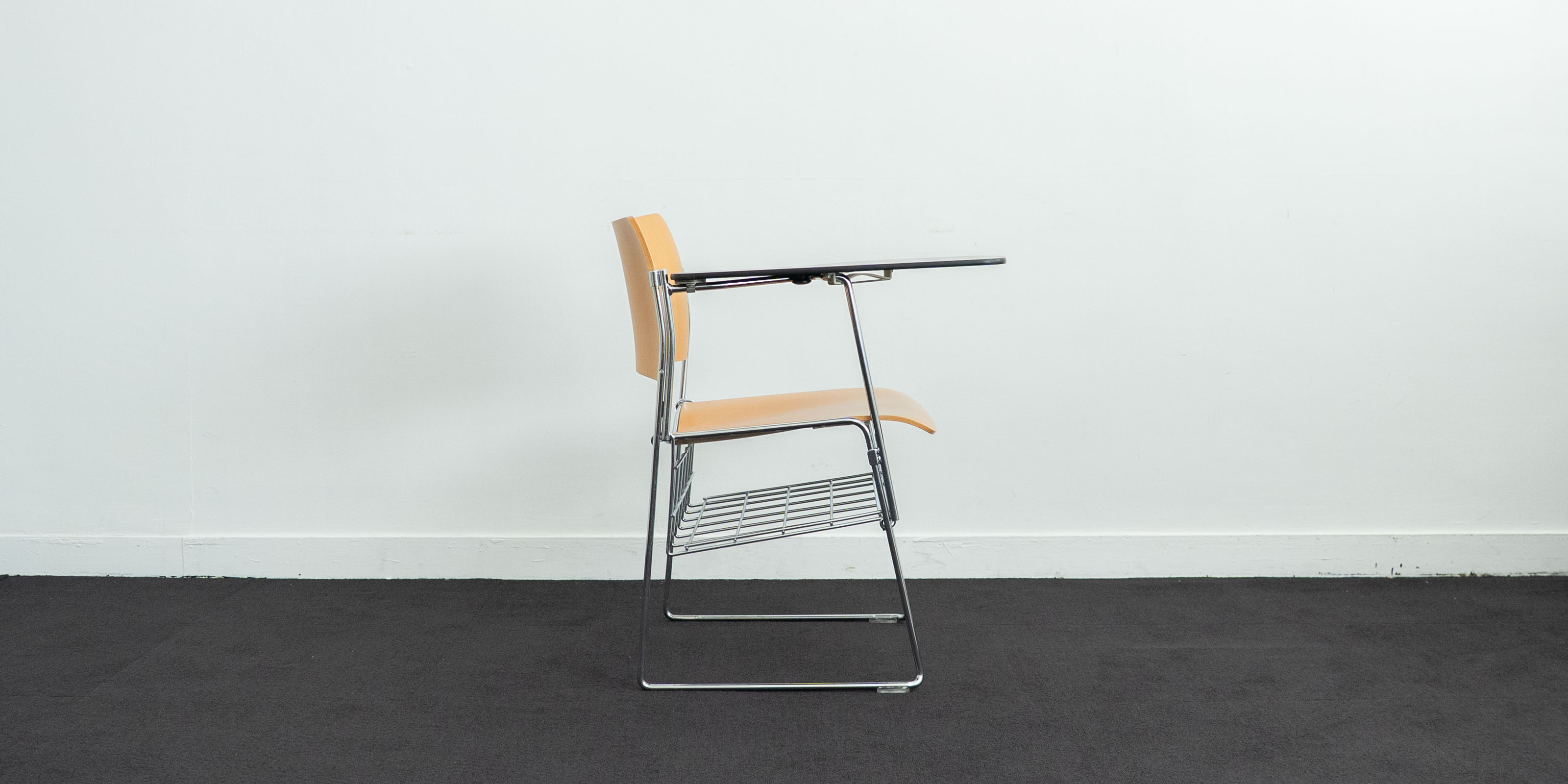 HOWE 40/4 スタッキングチェア（USED） | D&DEPARTMENT