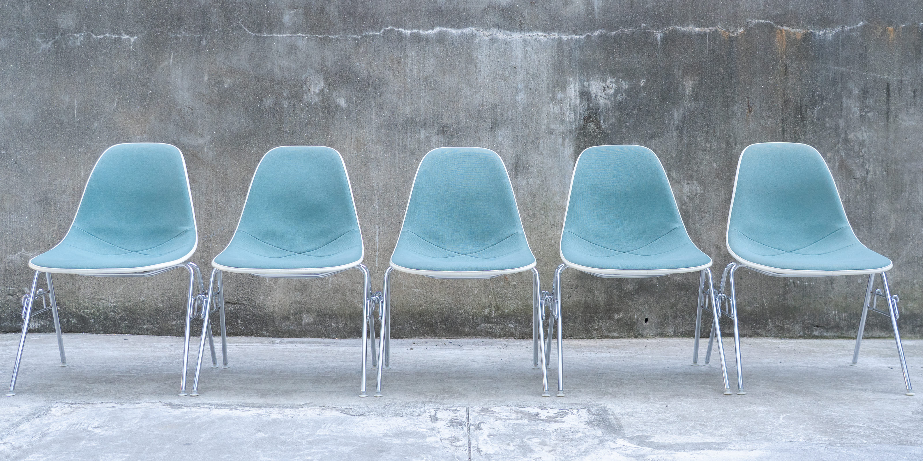 sold out】ハーマンミラーサイドシェルチェア・スタッキングベース