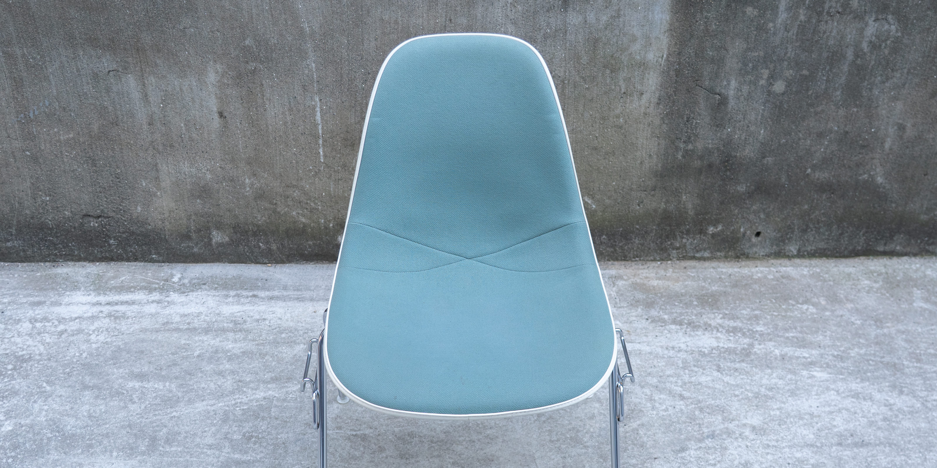 sold out】ハーマンミラーサイドシェルチェア・スタッキングベース